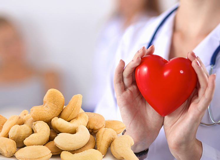 Ăn hạt điều giúp ngăn ngừa bệnh tim
