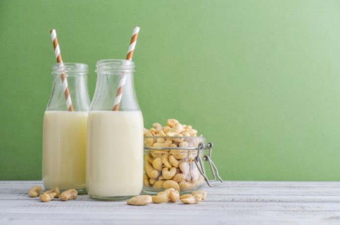 Cách làm sữa hạt điều macca
