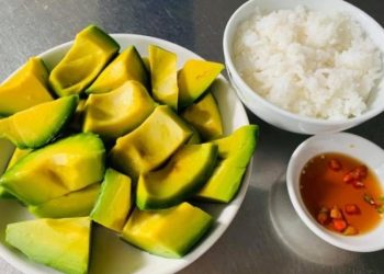 Bơ chấm nước mắm - Đặc sản vùng Tây Nguyên