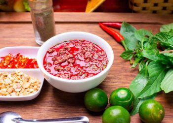 hãm tiết canh vịt bằng nước mắm