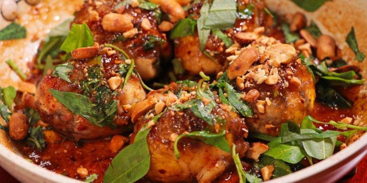 Thành phẩm hột vịt lộn chiên nước mắm