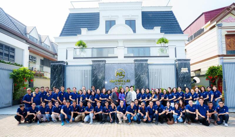 Tập thể đội ngũ Công ty Điện Huỳnh Lai