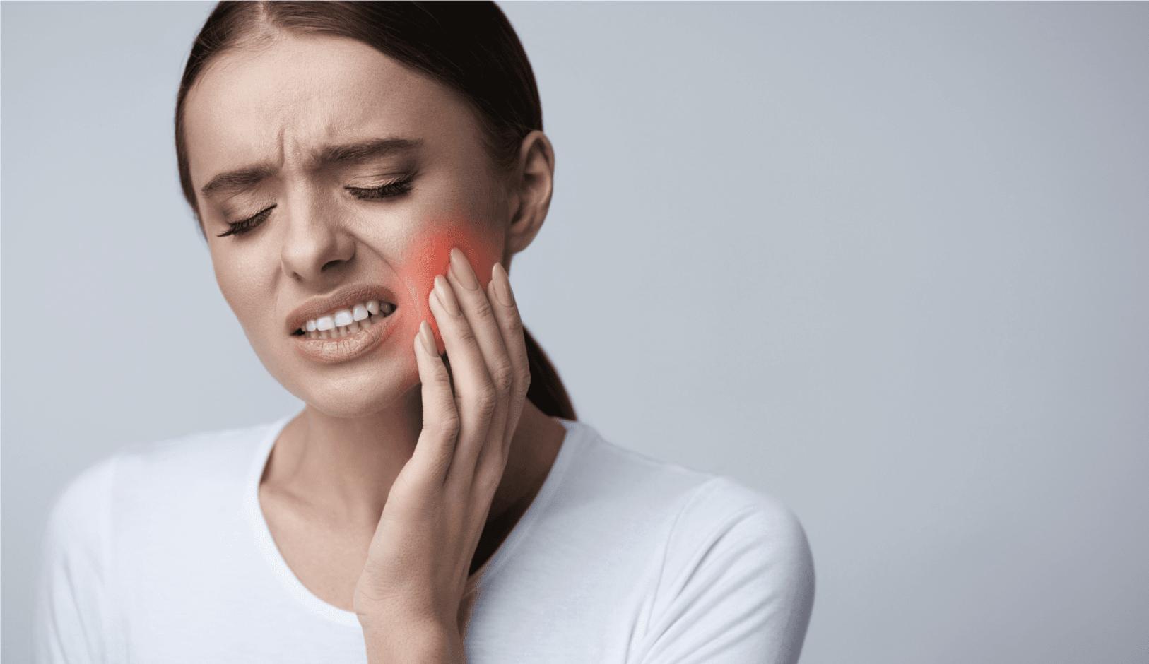 Trồng răng implant giá rẻ dễ gặp biến chứng
